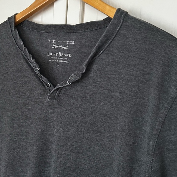 Lucky Brand Venice Burnout Men’s Size L Short Sleeve Notch Neck Tee - Picture 6 of 12
